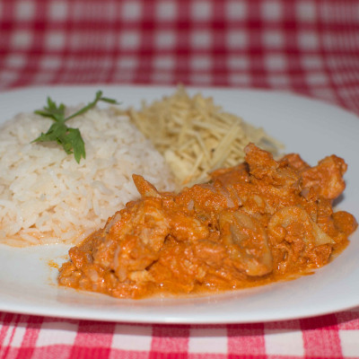 Strogonoff de frango c/ arroz branco